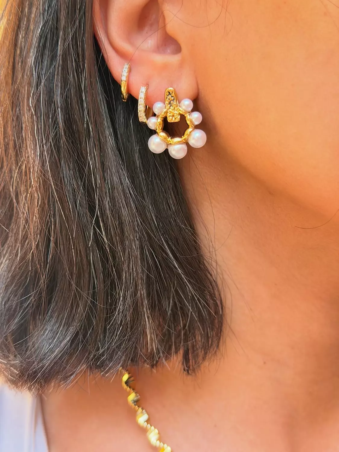 Scattered Pearly Earrings  image