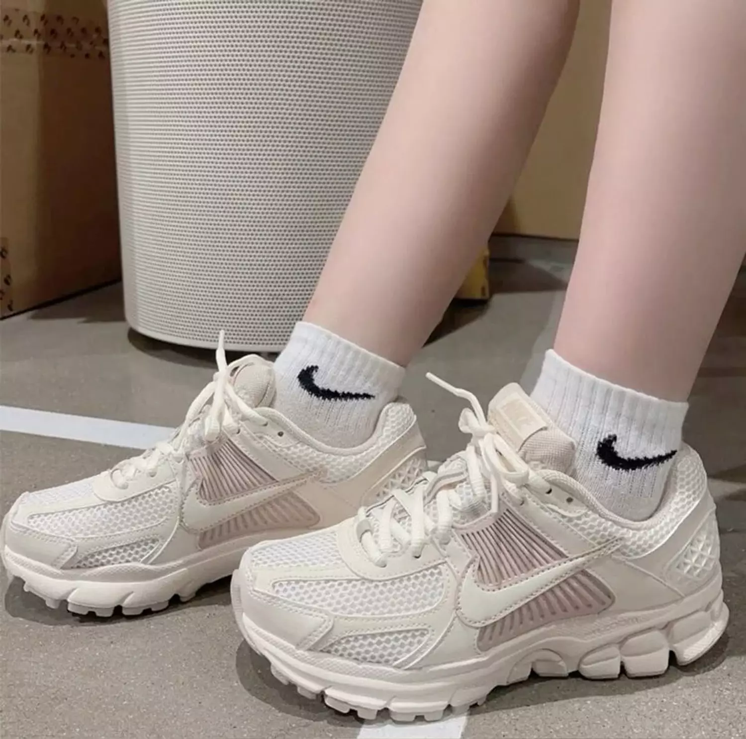 Nike Zoom Vomero 5 Sail Light Orewood Brown 3