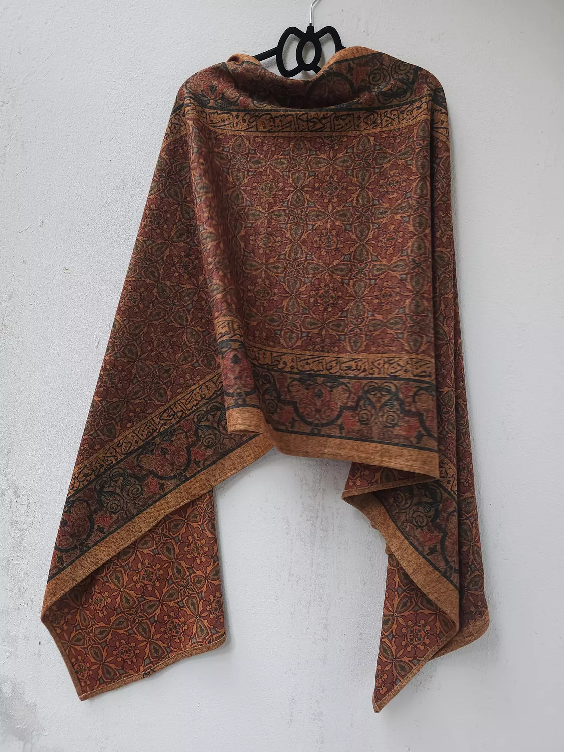 دَعِ الأَيّامَ تَفعَلُ ما تَشاءُ /صوف image