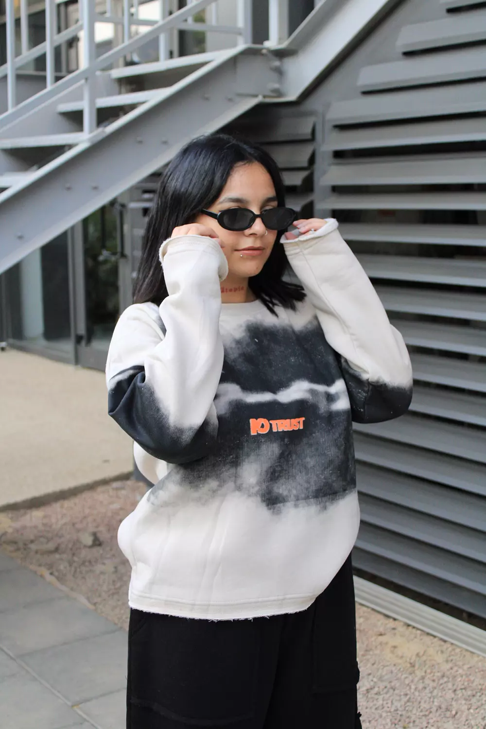  Crewneck beige    hover image