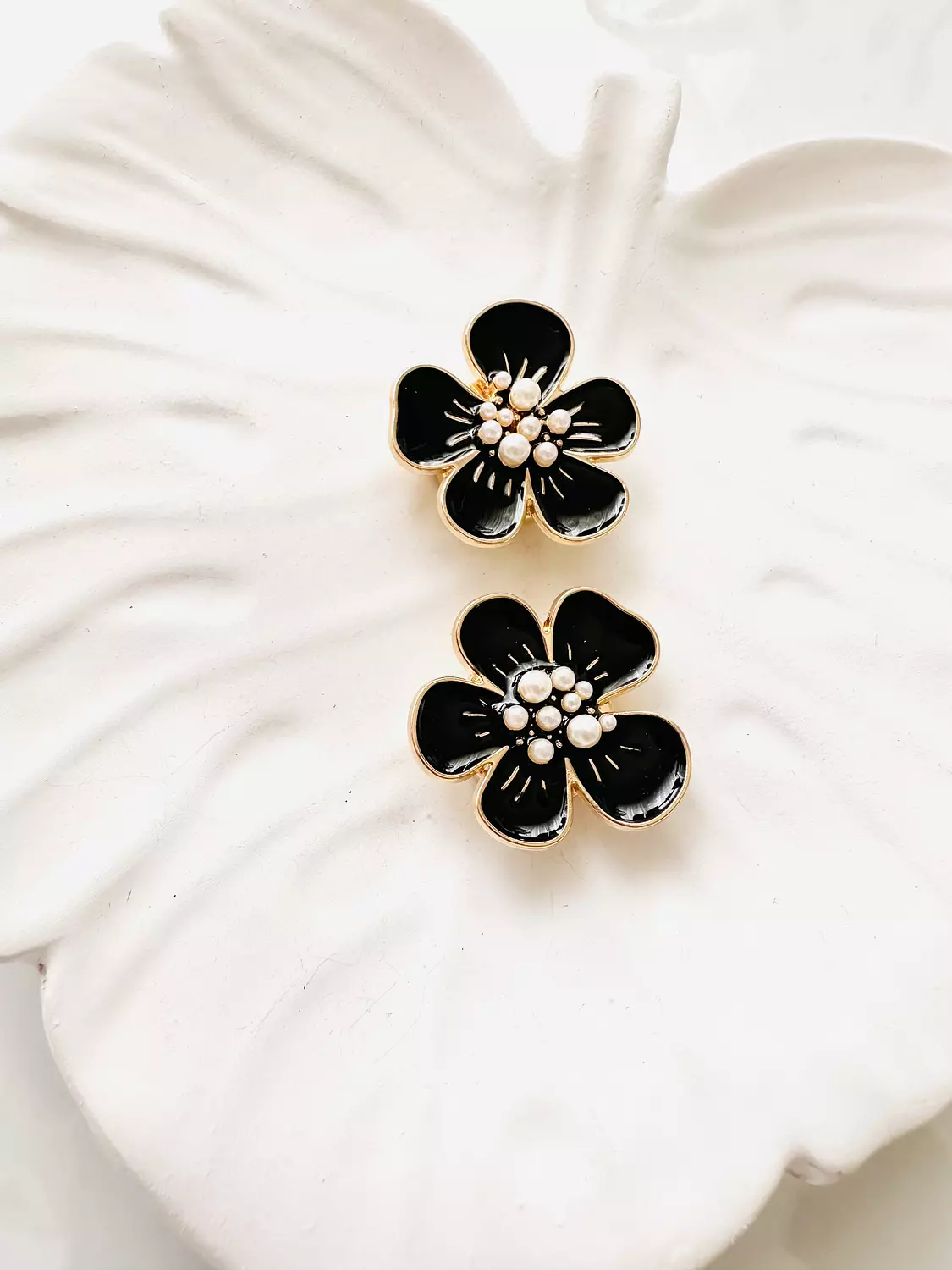 Black flowers button covers  image