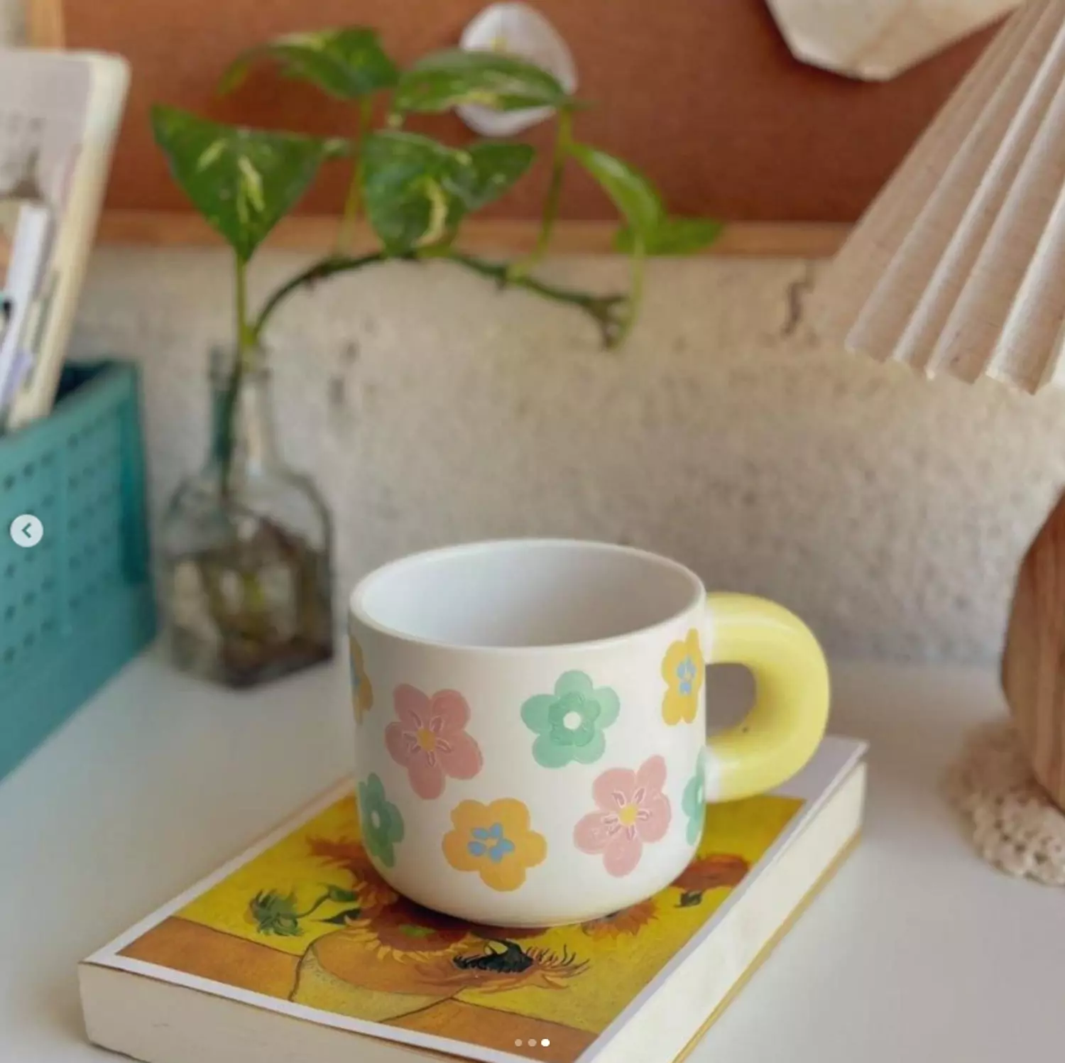 Porcelain mug with roses 2