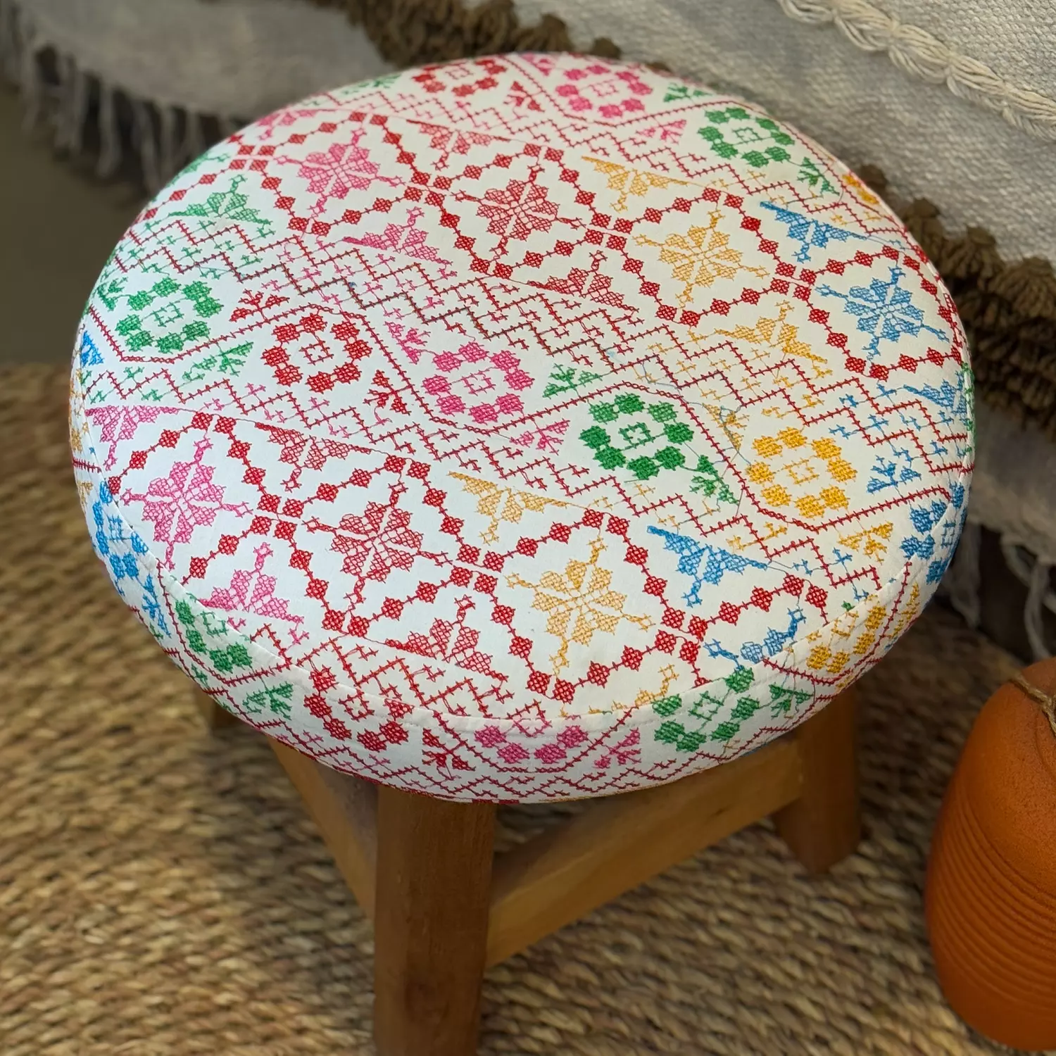 White Stitches Pouf-2nd-img