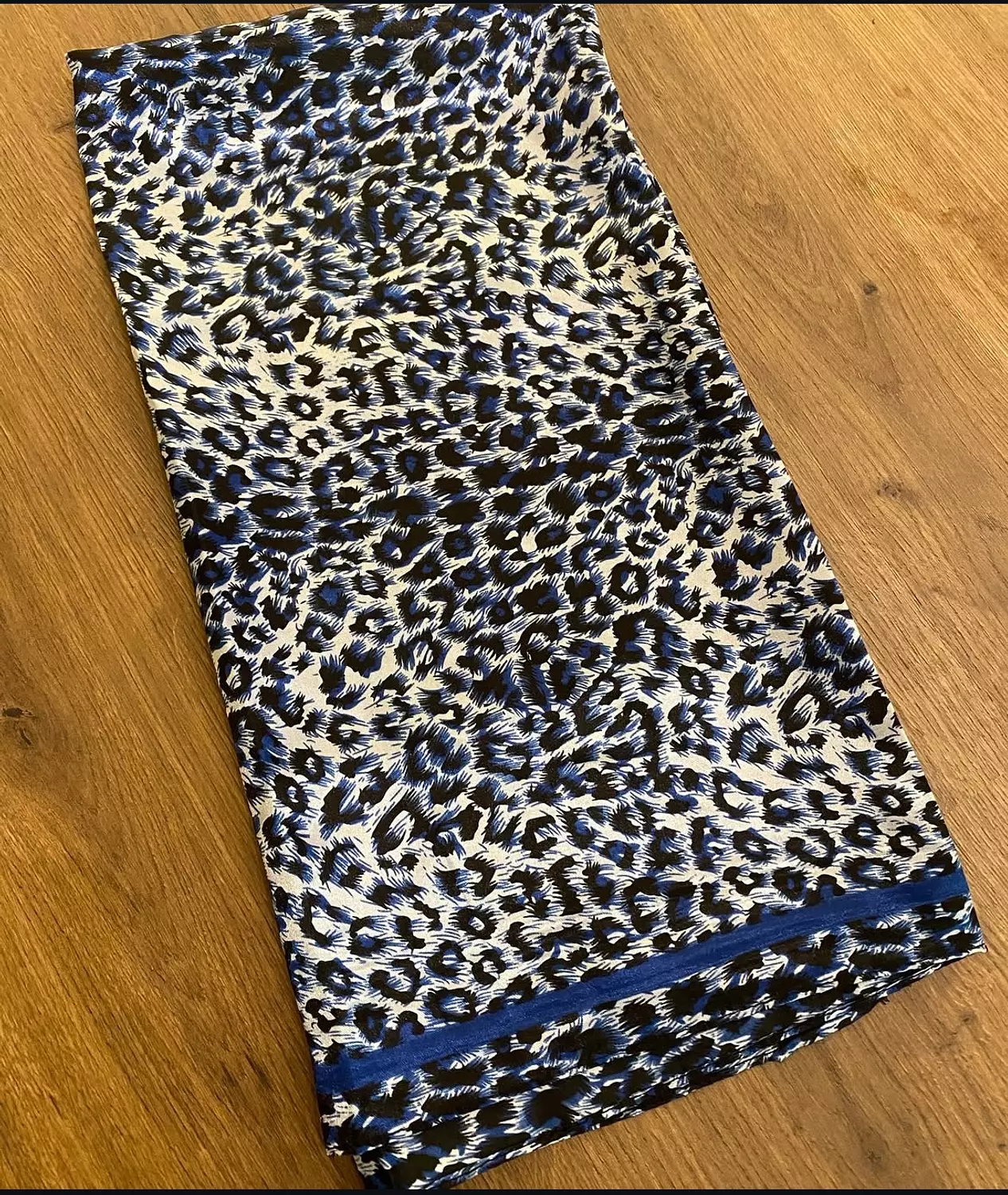squar satan scarf 18
