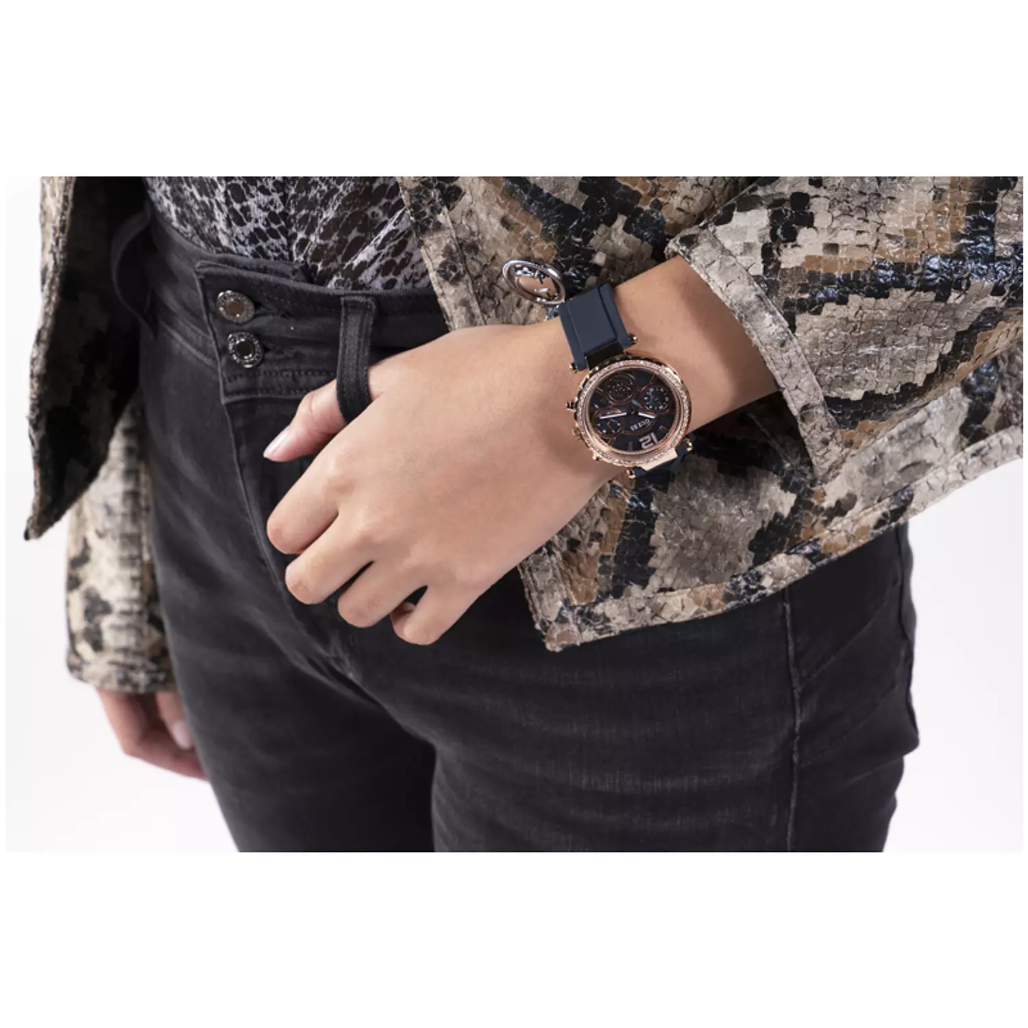 Guess GW0484L2 Watch For Ladies Case Color Rose Gold - Round Shape Silicone Strap 5