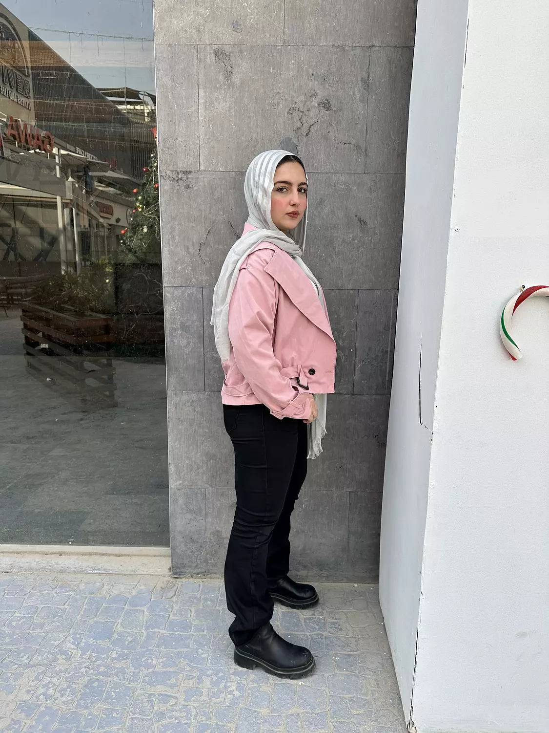 Cropped trench coat in bubblegum 4