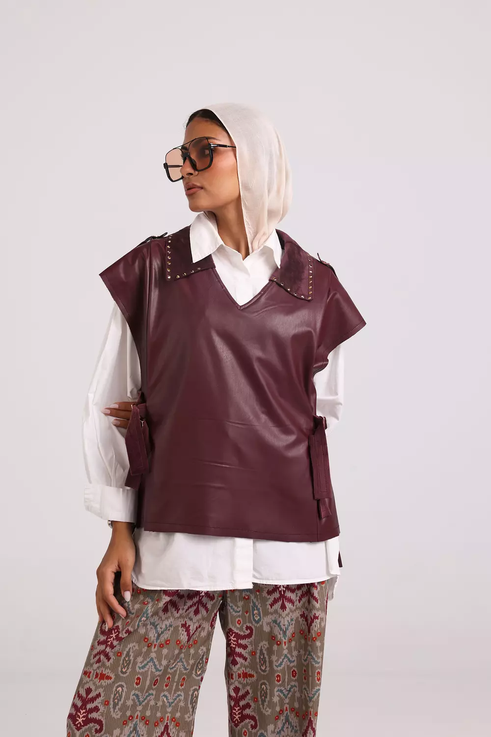 Studed Vellum-Vest "Burgundy"