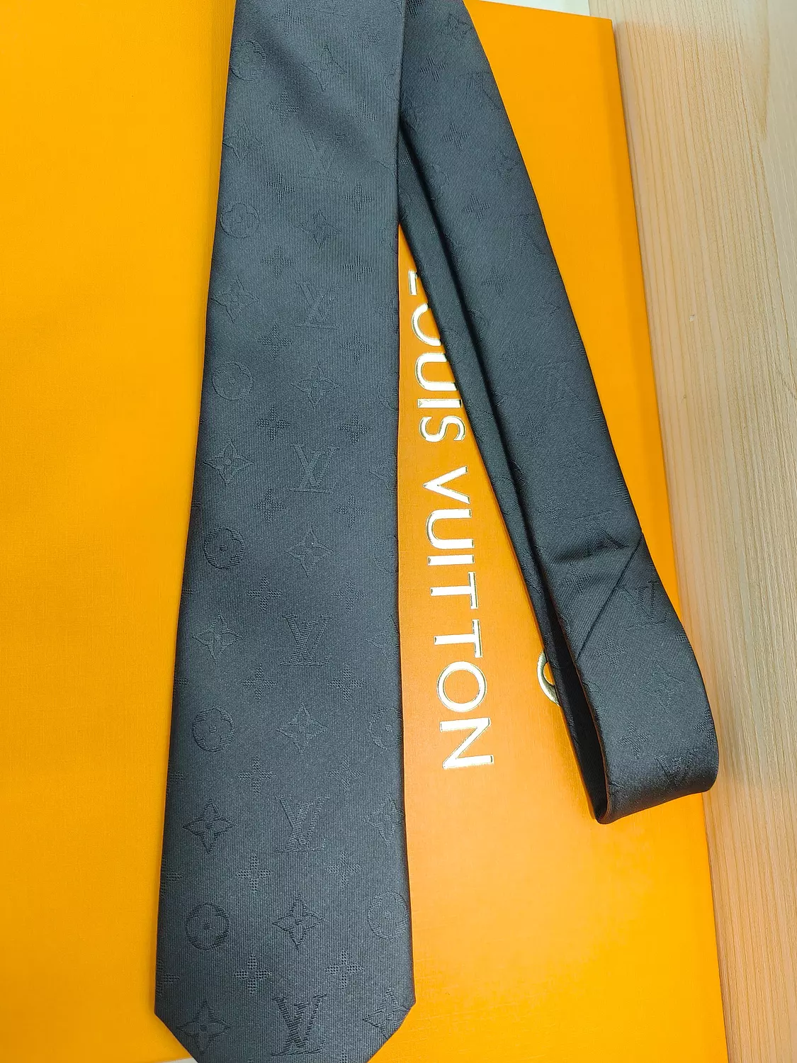 LOUIS VUITTON - Black  TIE-912 image