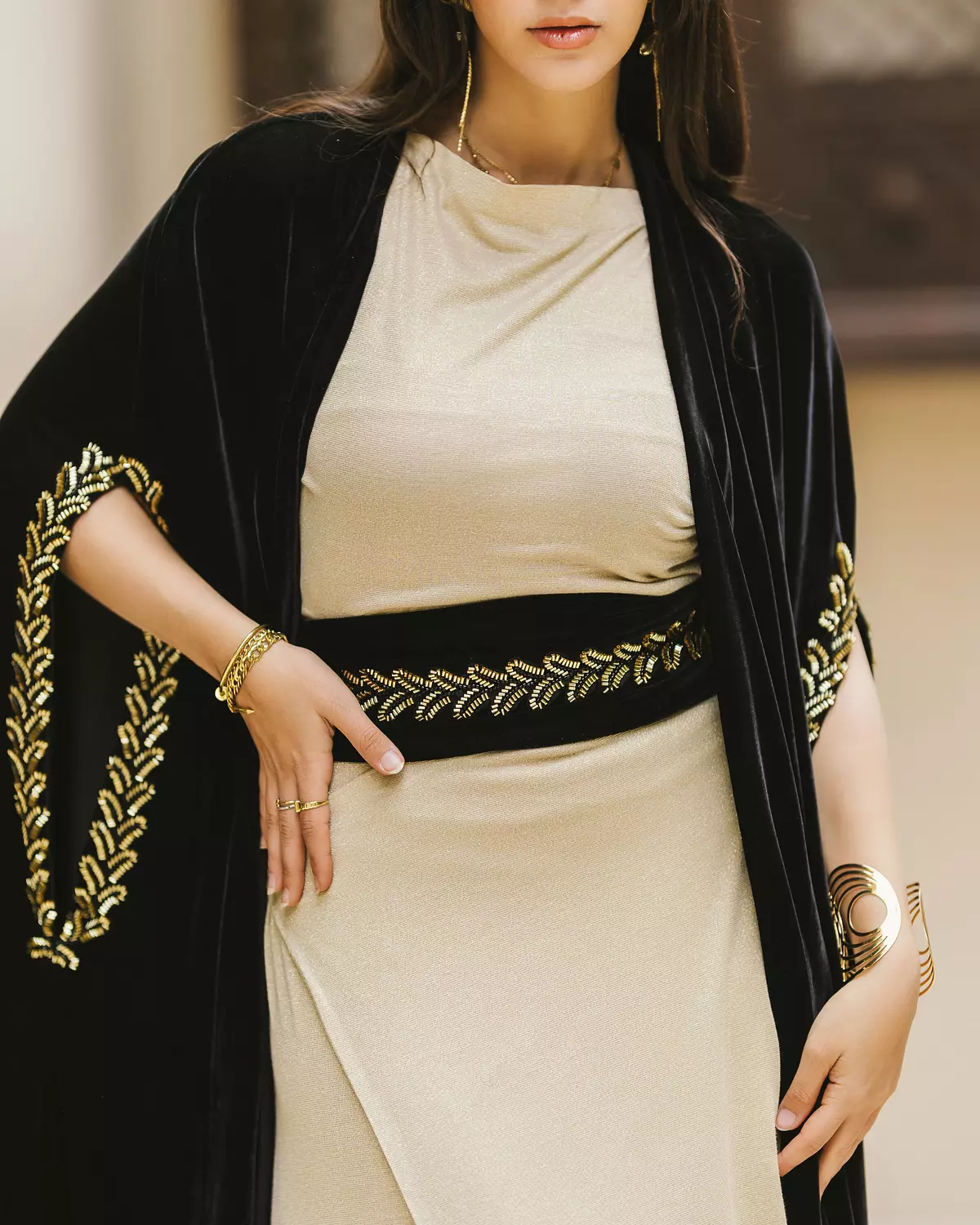 Embroidered velvet kaftan with belt 2