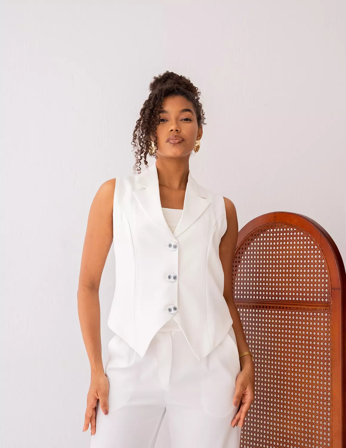 Majestic White cropped vest    image