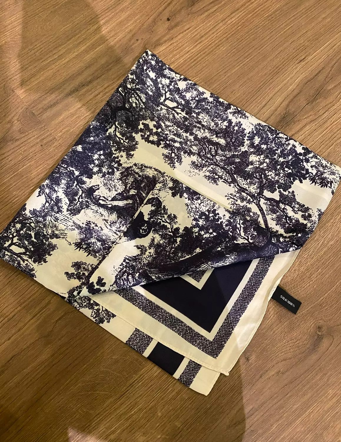 squar satan scarf 20