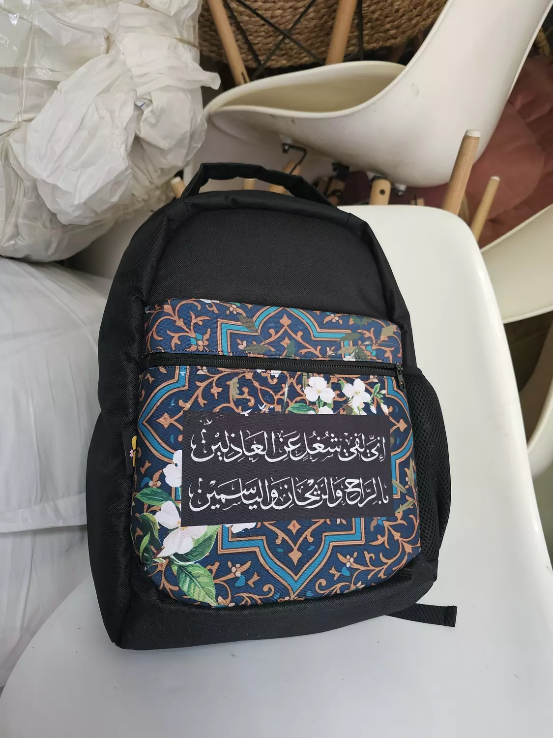 إِنّي لَفي شُغلٍ عَنِ العاذِلينَ/شنطة hover image