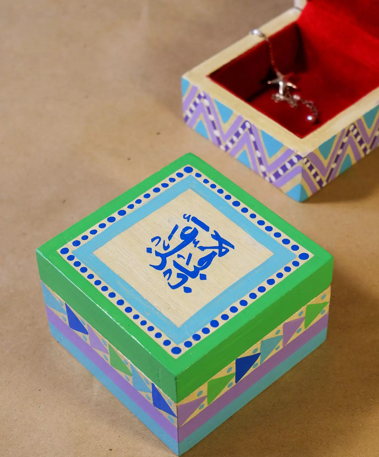 Box small - triangles blue image