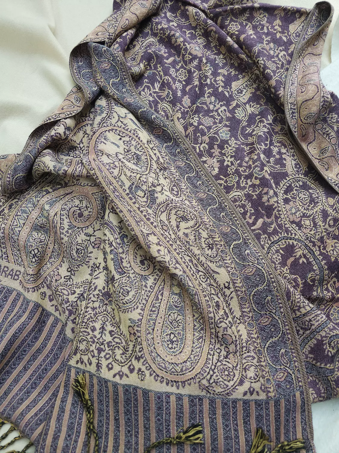 Burple/beige Pashmina image