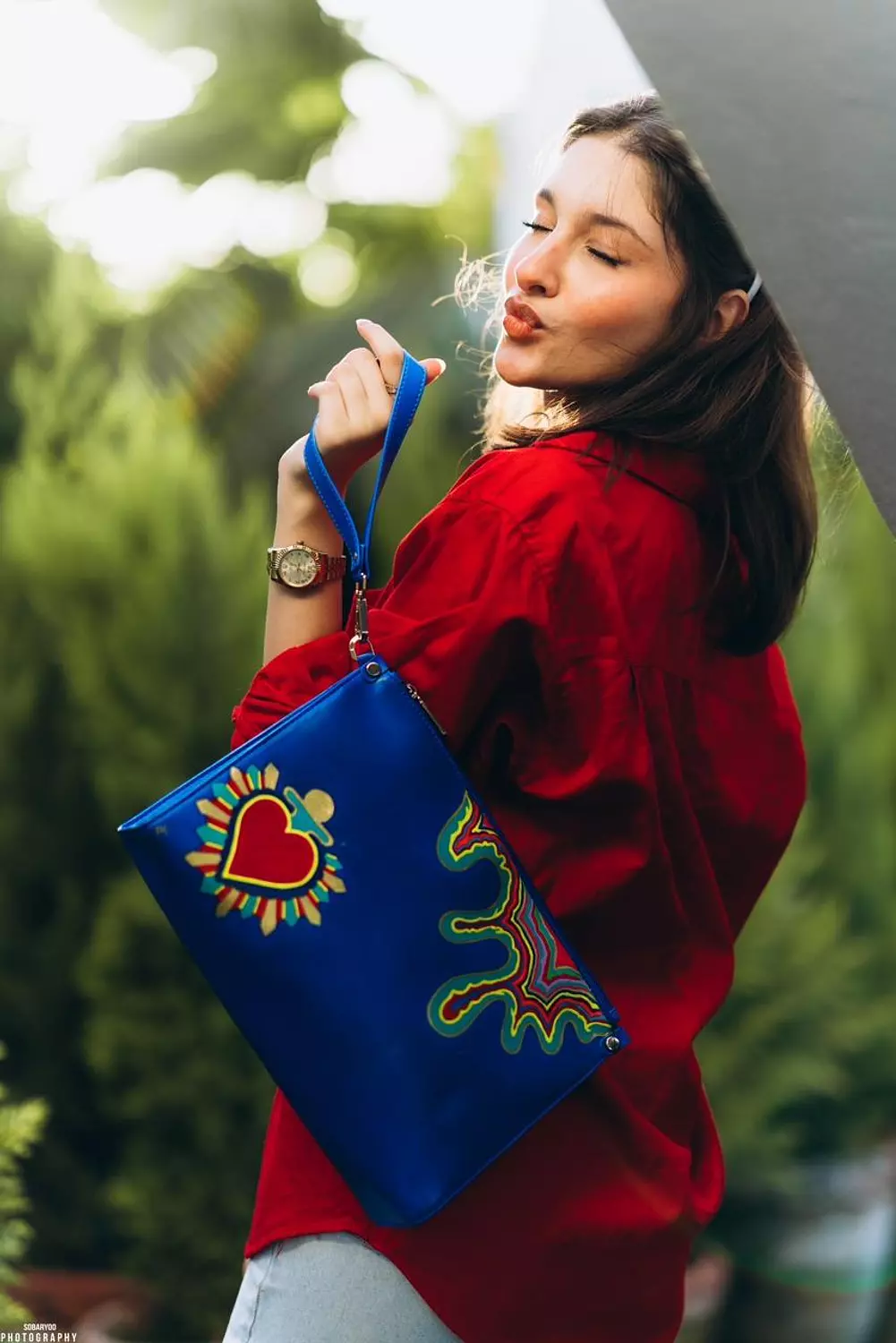 hot blue clutch 4