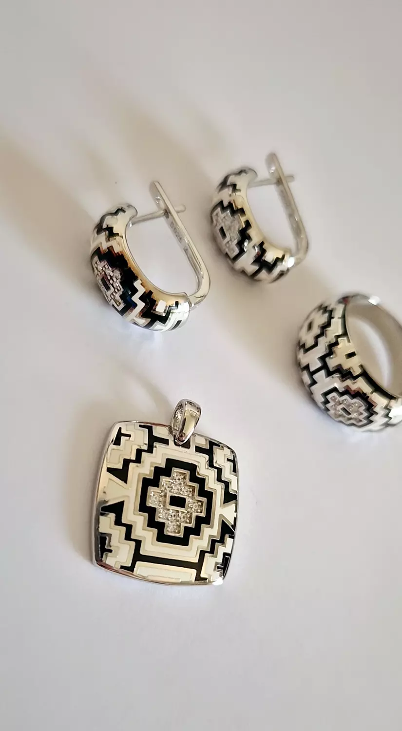 Black &white set 1