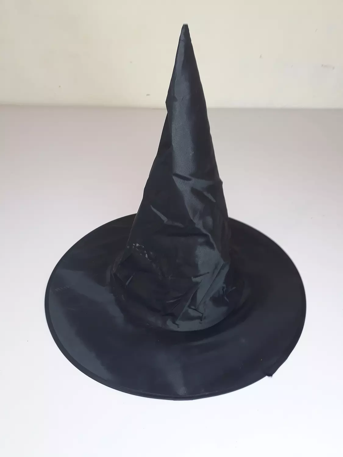 Witch hat shapes image
