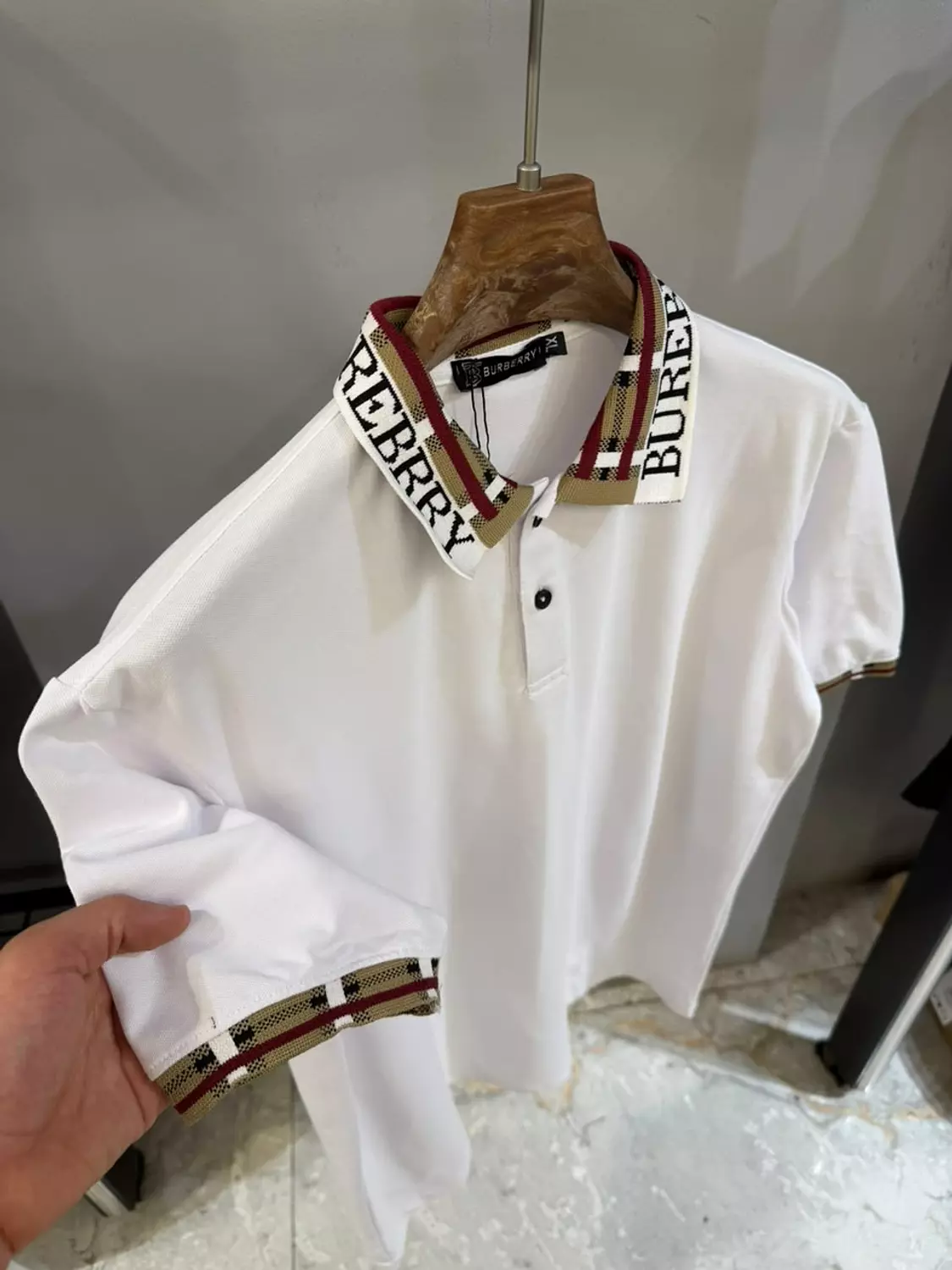 BURBERRY TSHIRT \ 2356 4