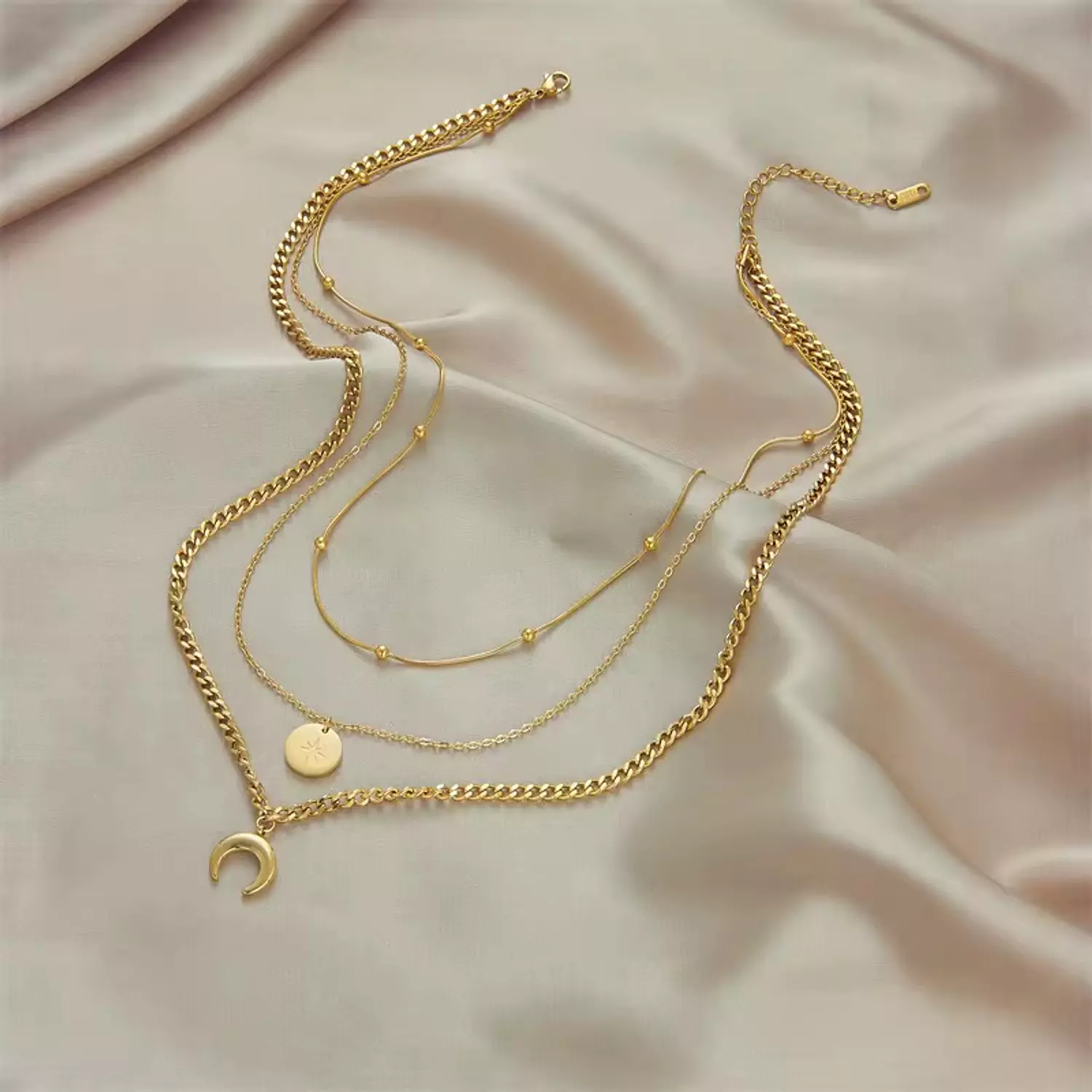 3 layers necklace hover image