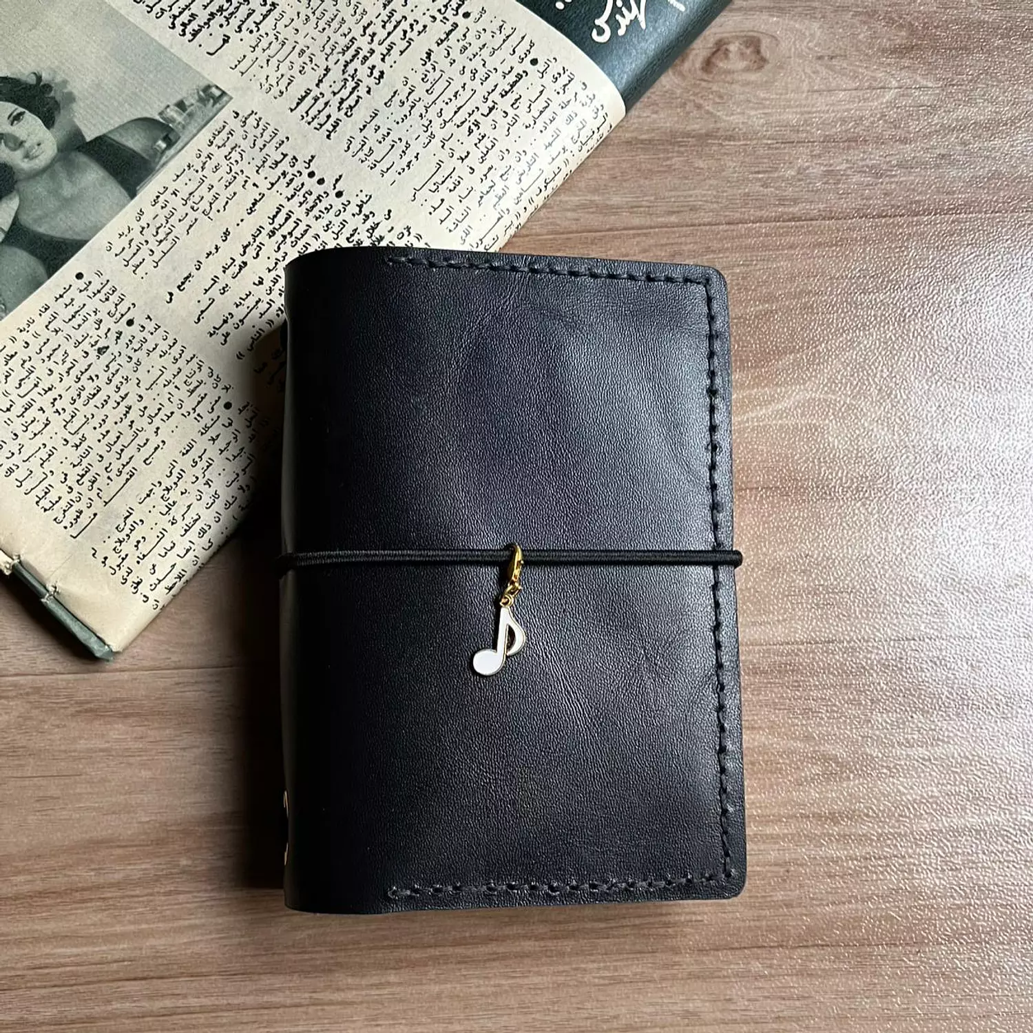 Bifold A6 with pockets  hover image