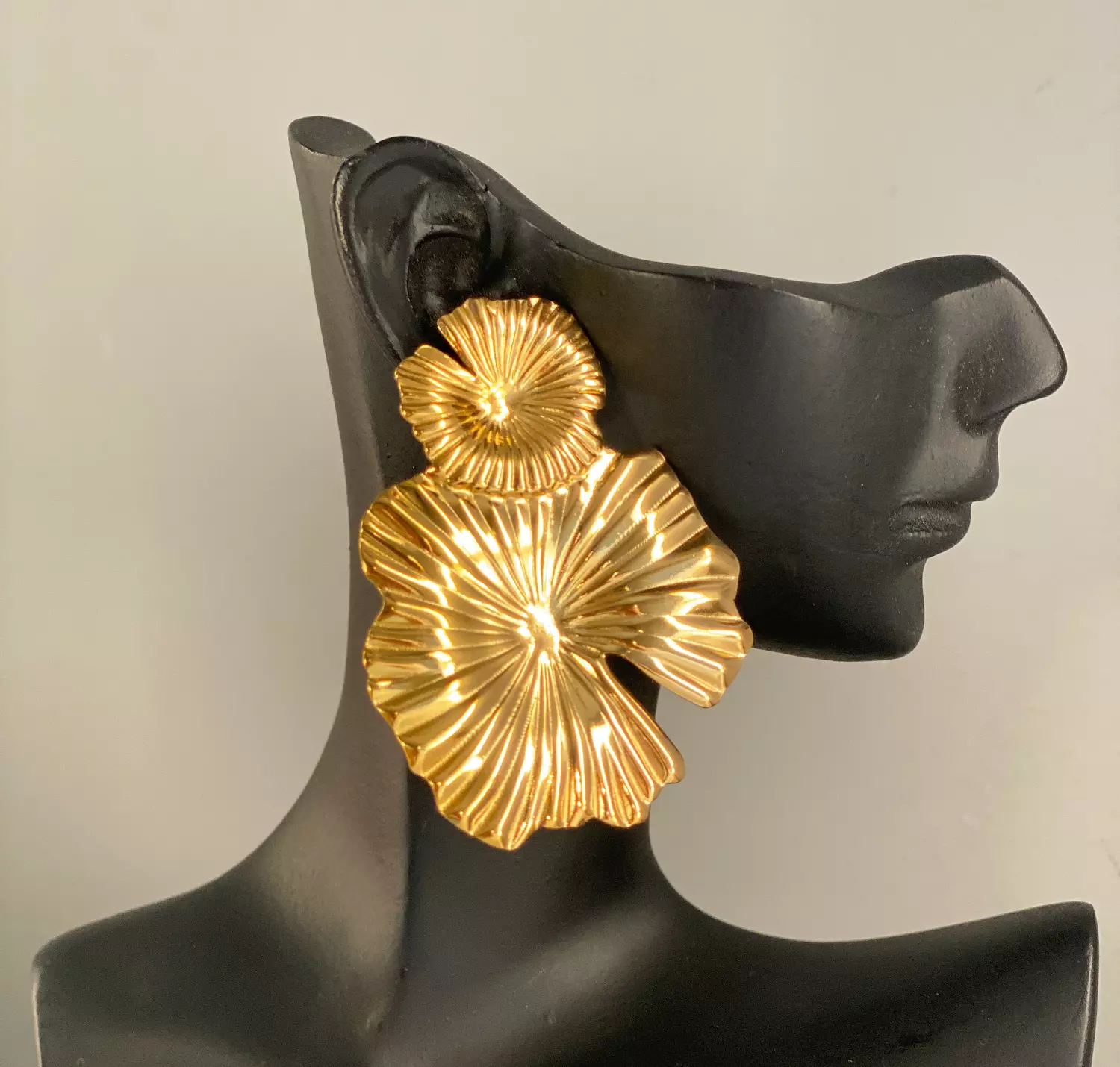 flora earring 1