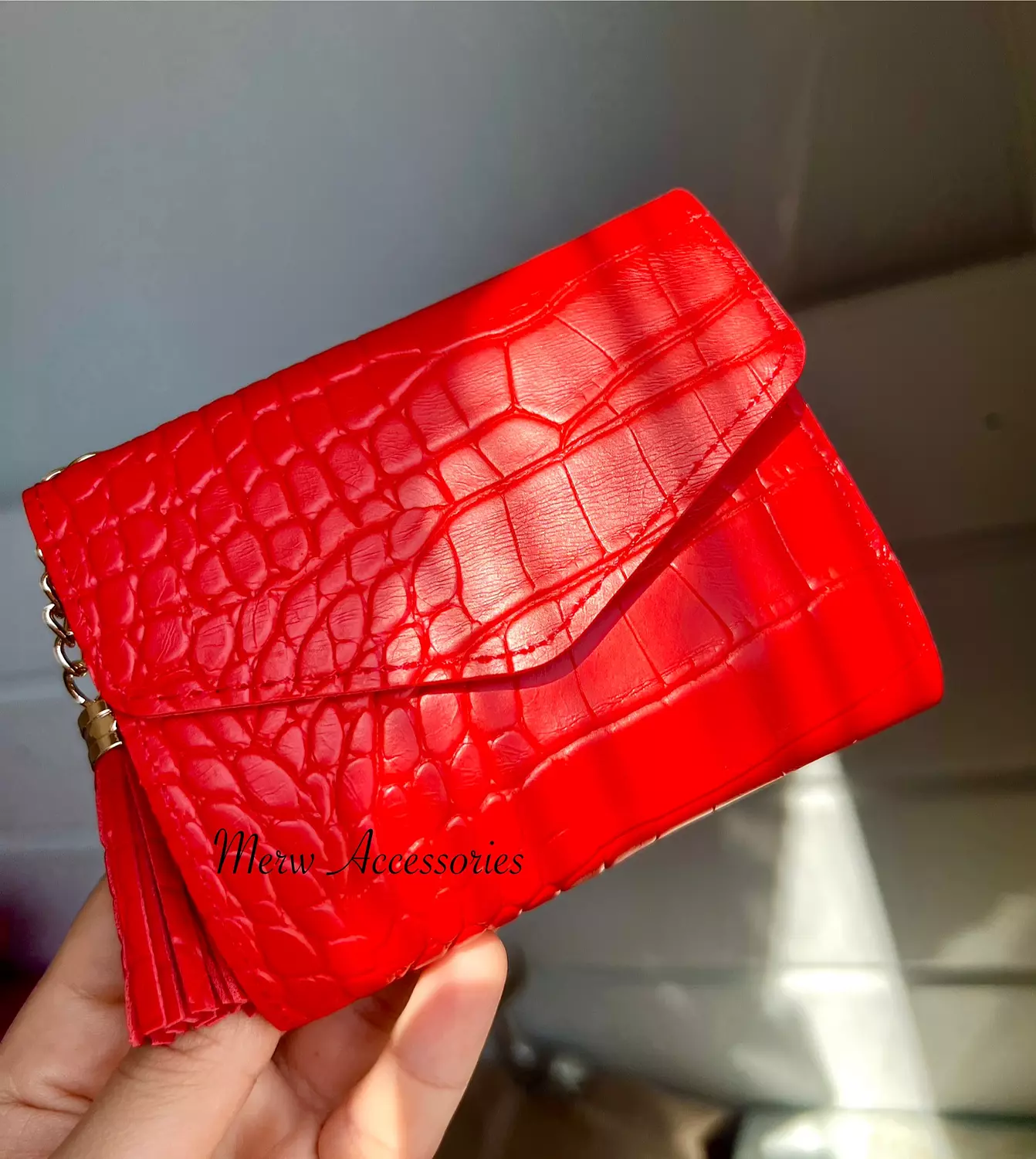Red wallet gold heart  image