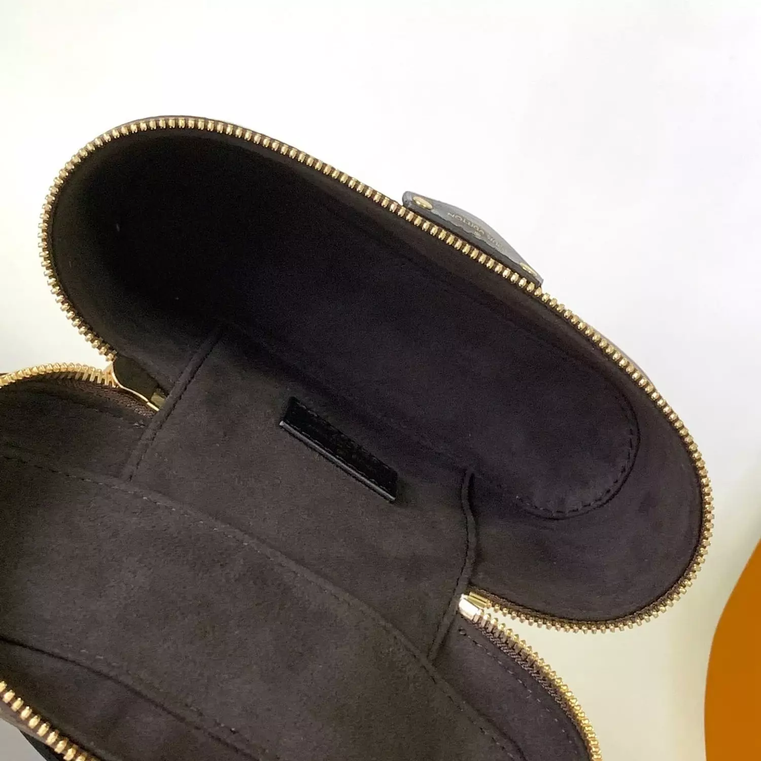  Louis Vuitton Vanity Chain Pouch Makeup 2