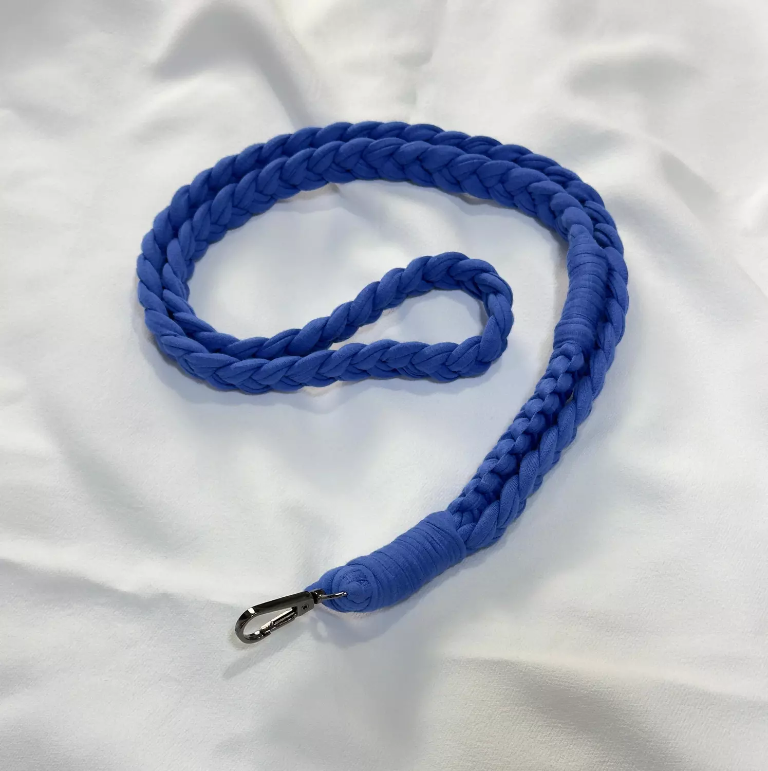 MOBILE CHAIN CROSS BLUE image