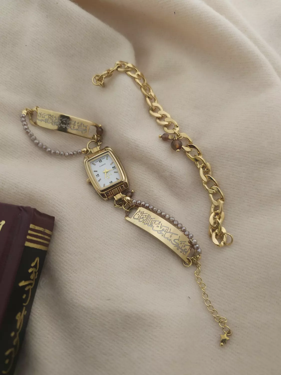 لعينيكِ سامحت هذا الزمان/ساعة hover image