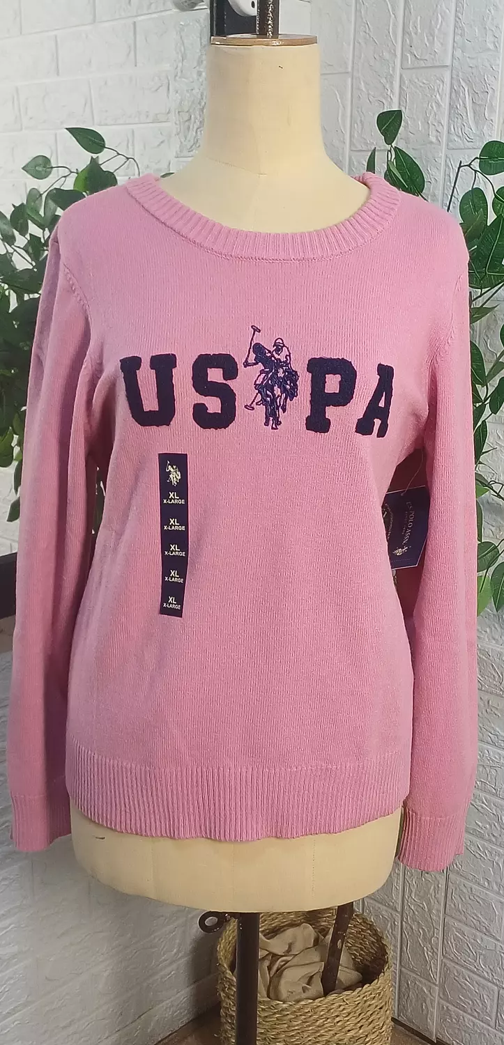  Classic crewneck knit sweater with long sleeves and ribbed cuffs/hem. image