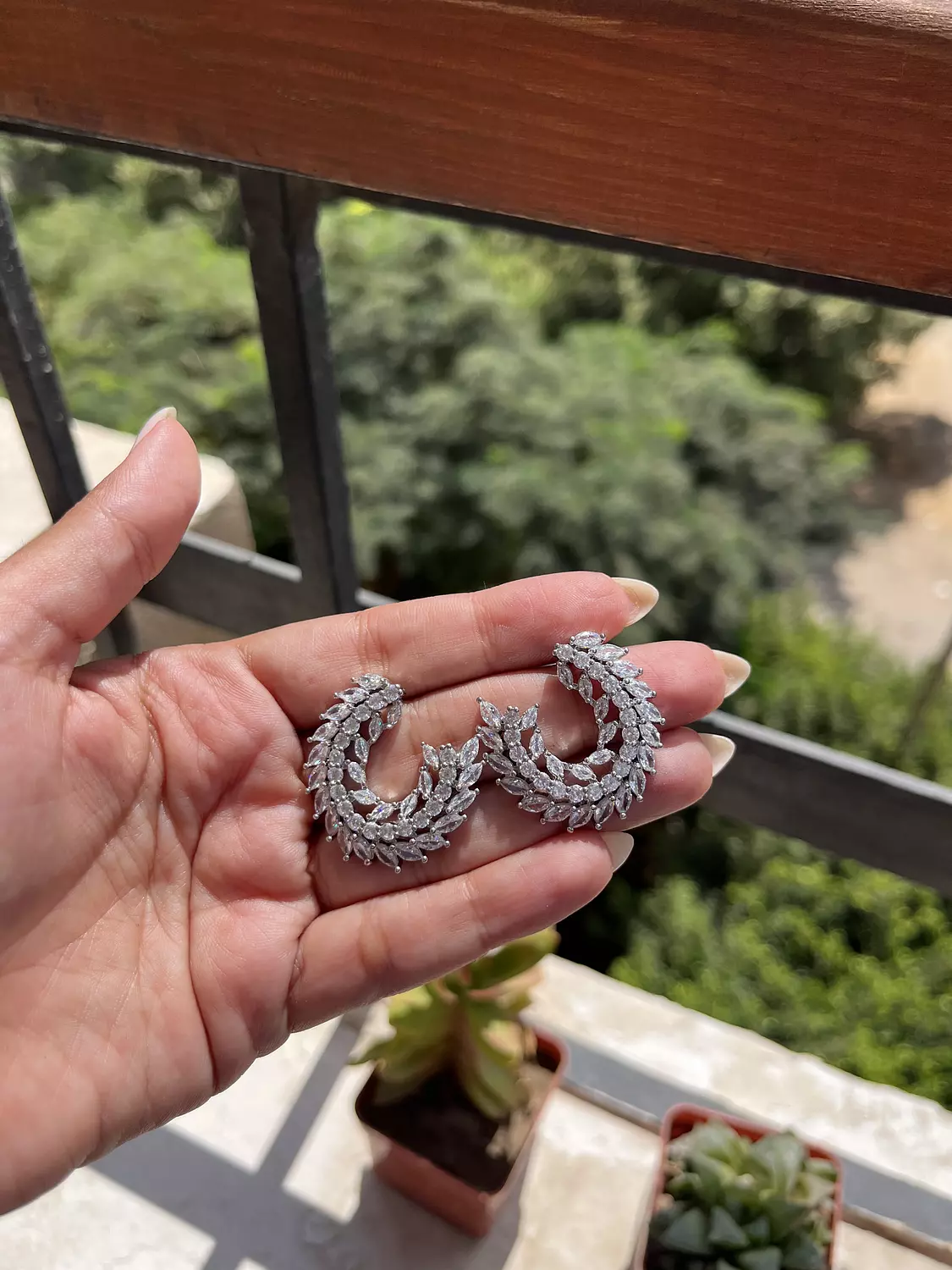 Zircon earrings image