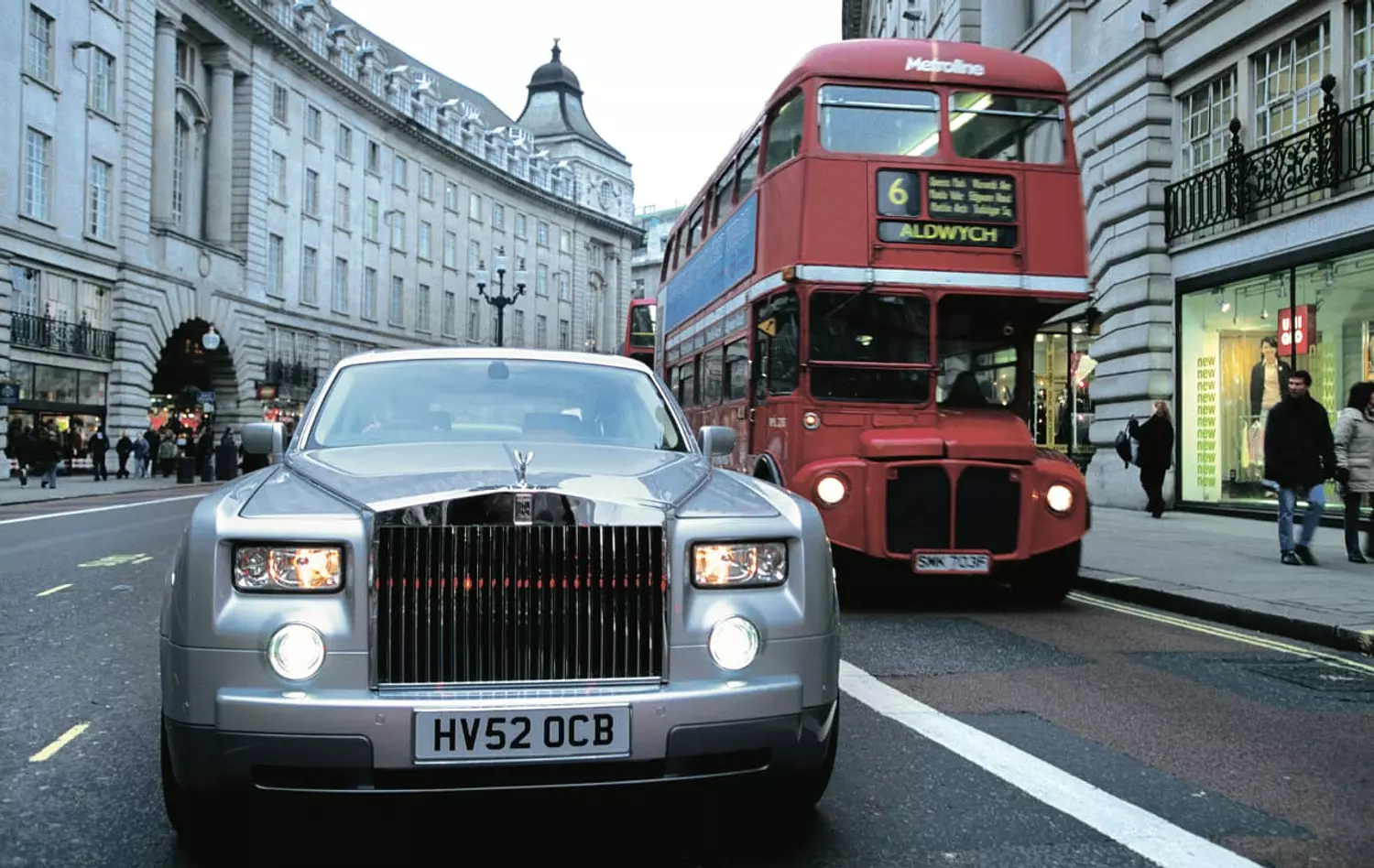 🎖️🌐 Rolls-Royce: Where Ancient Heritage Meets the Future of Luxury 15