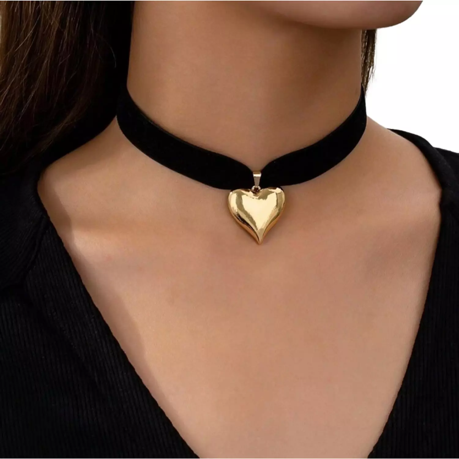 Minimalist Heart Shaped Choker image