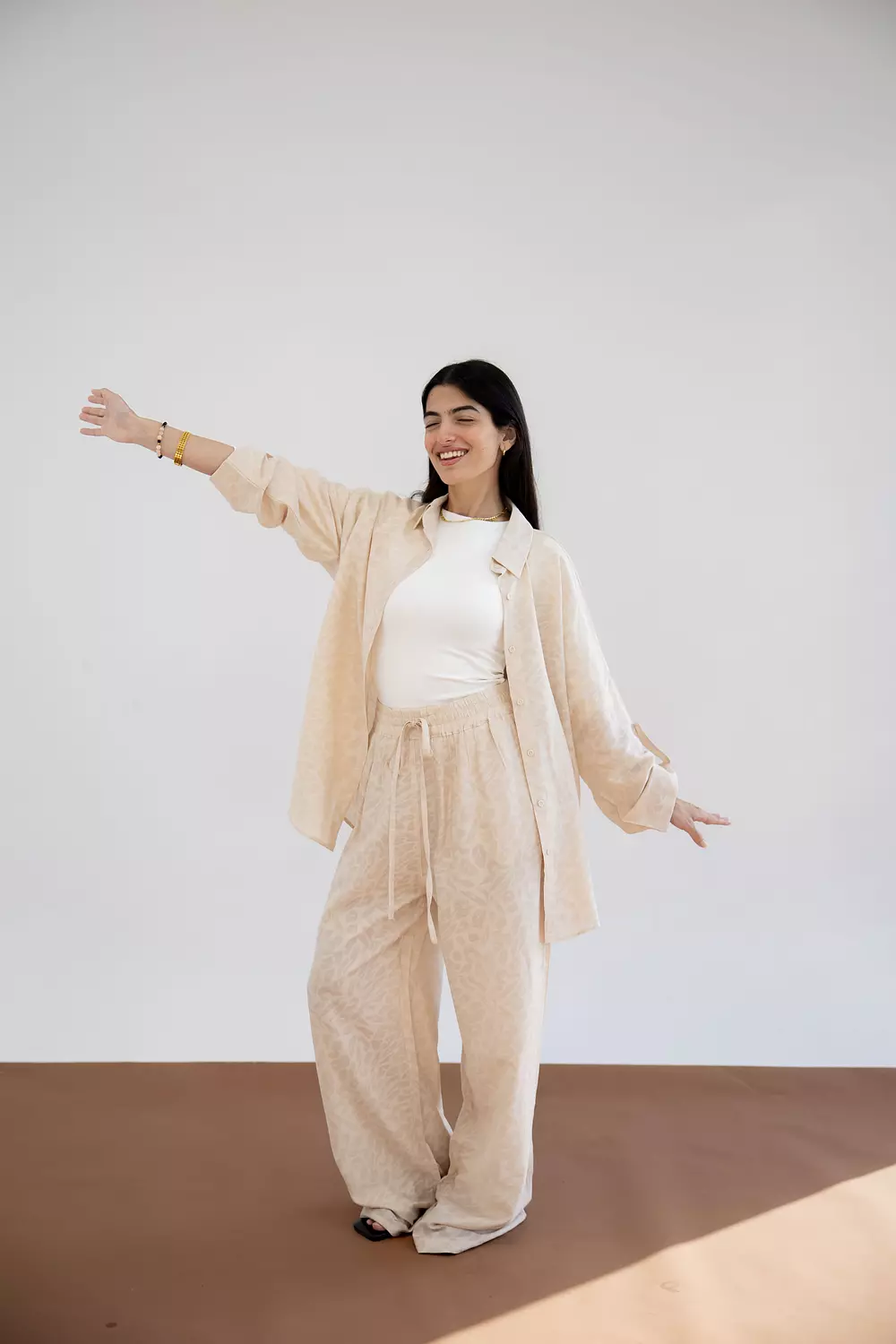 A Female Roar set in beige 5