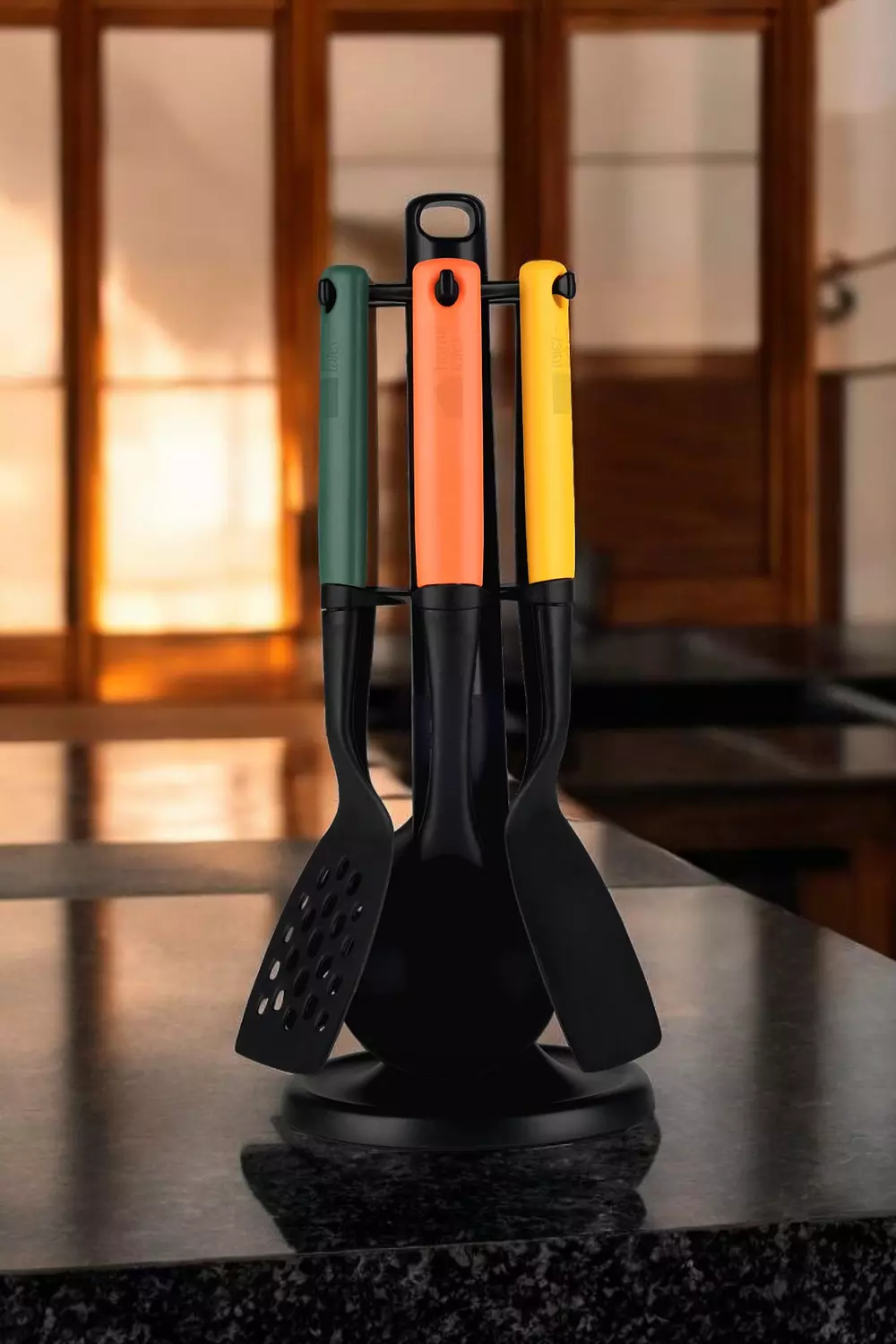 <h4><strong><span style="color: rgb(0, 0, 0)">6 piece Essential™ Kitchen Utensil Set With Rotating Stand</span></strong></h4>