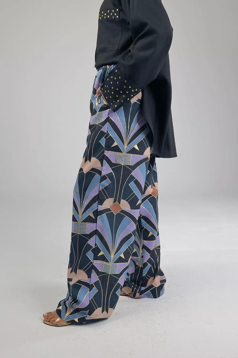 <p style="text-align: center"><span style="color: #ffffff">LOTUS LINEN PANTS</span></p>