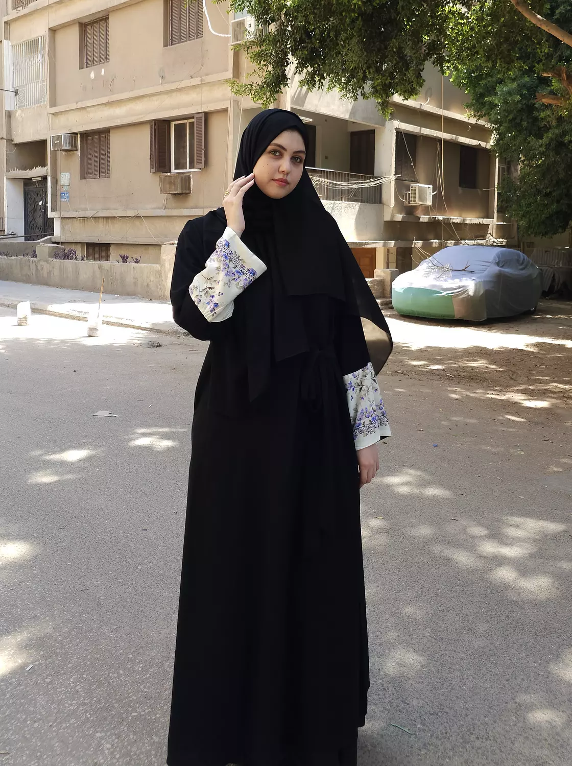 حاشا لحسنك/عباية image