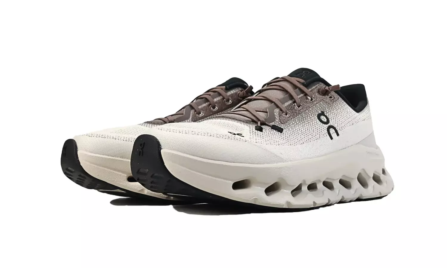 On Cloudtilt 'Clove Sand' 1