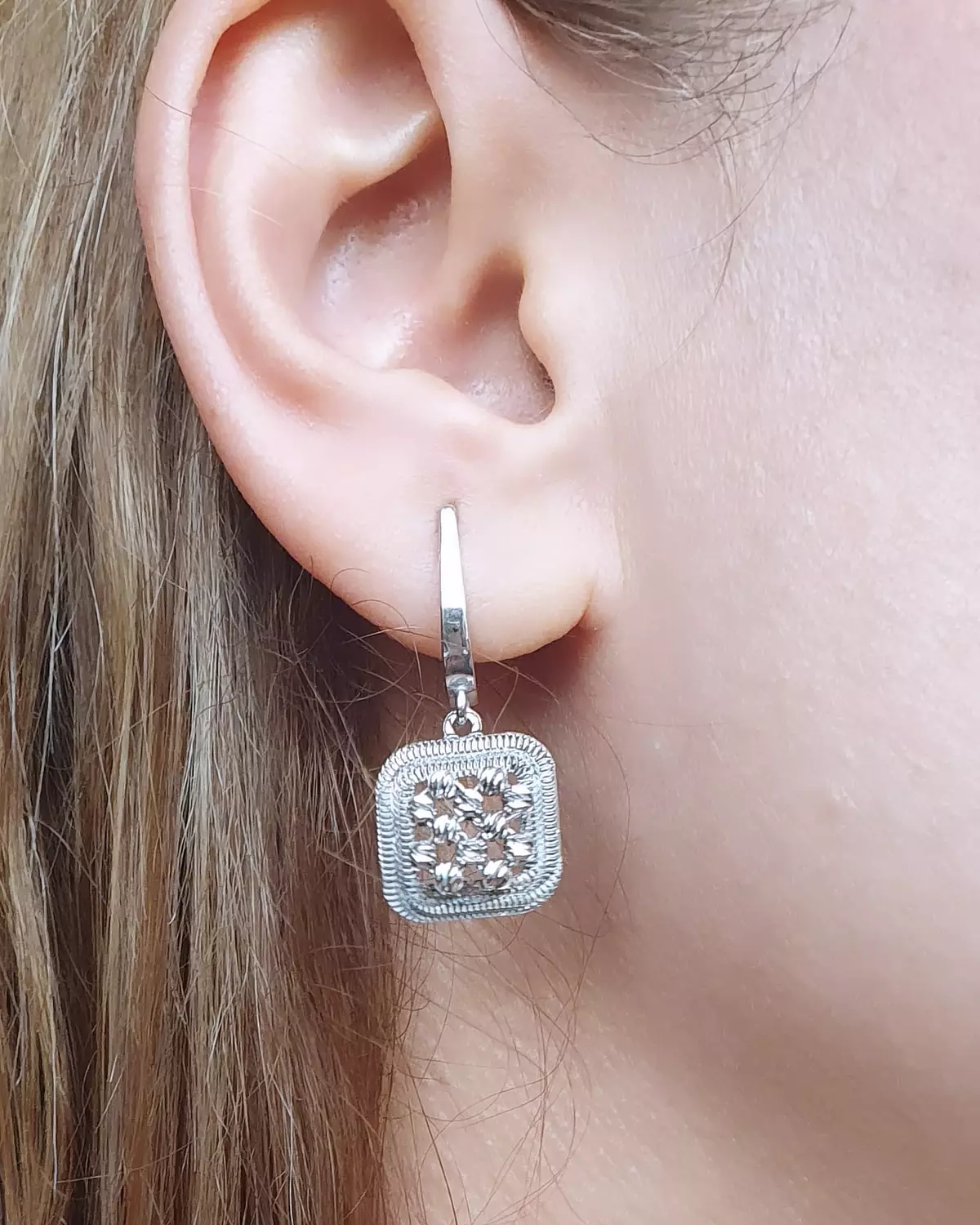 Square earrings with small balls image