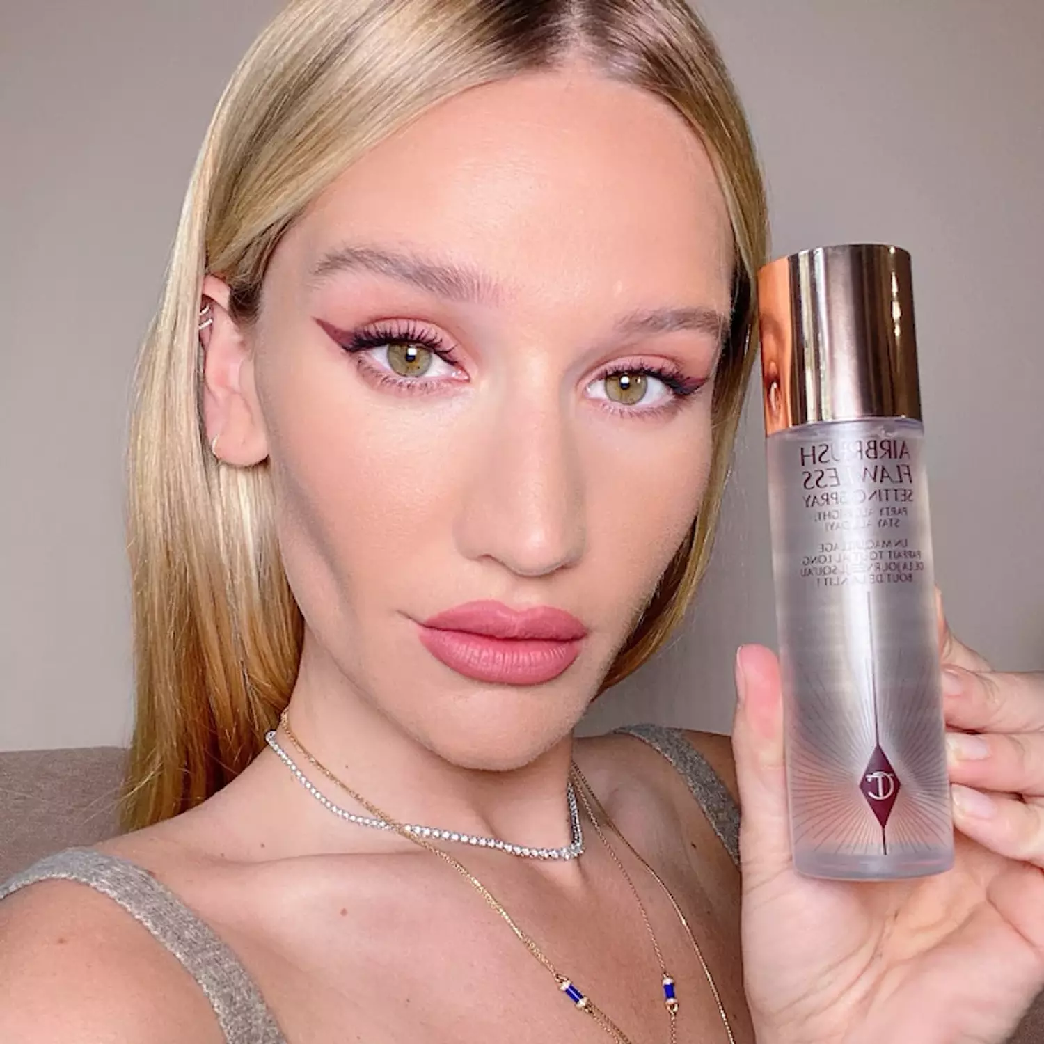 Charlotte Tilbury  Airbrush Flawless Waterproof Setting Spray 1
