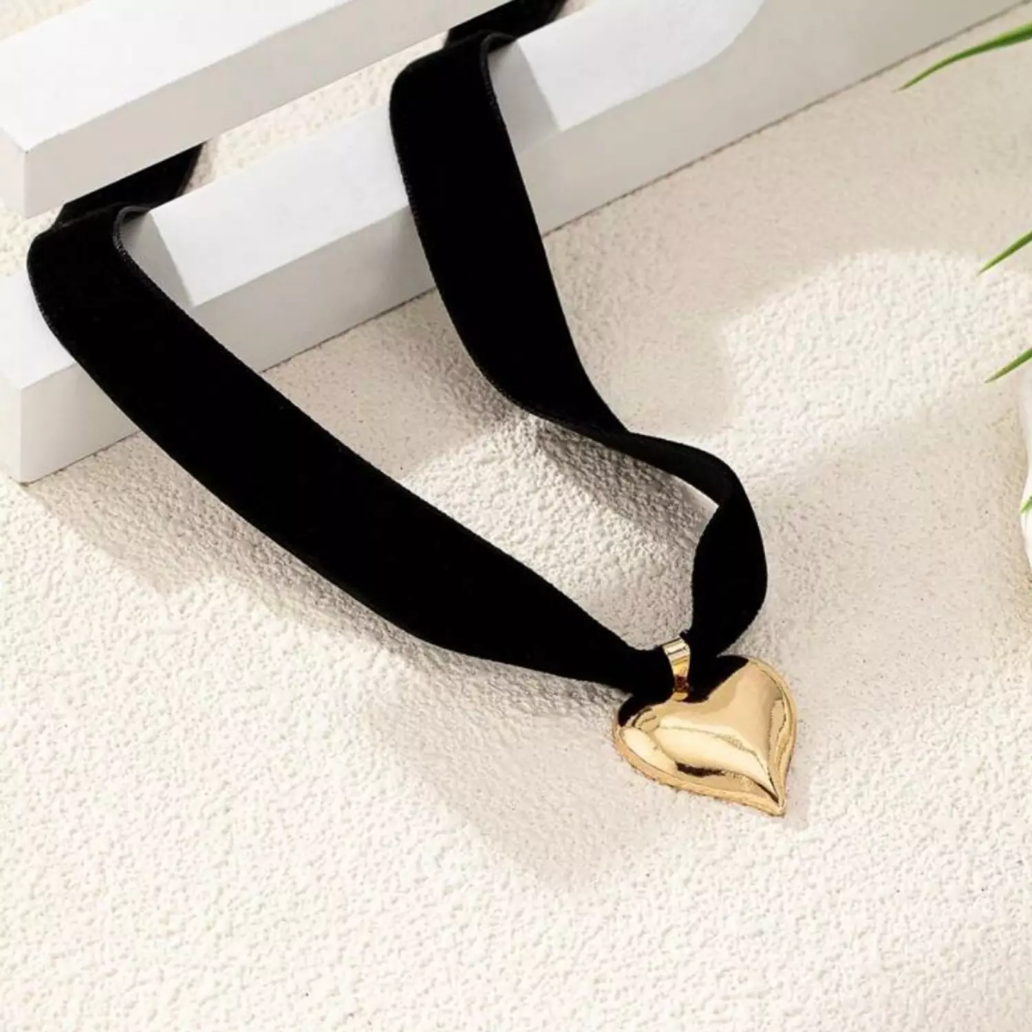 Minimalist Heart Shaped Choker 2