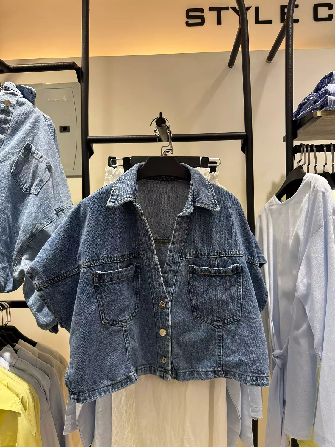 Short-sleeved denim jacket 4