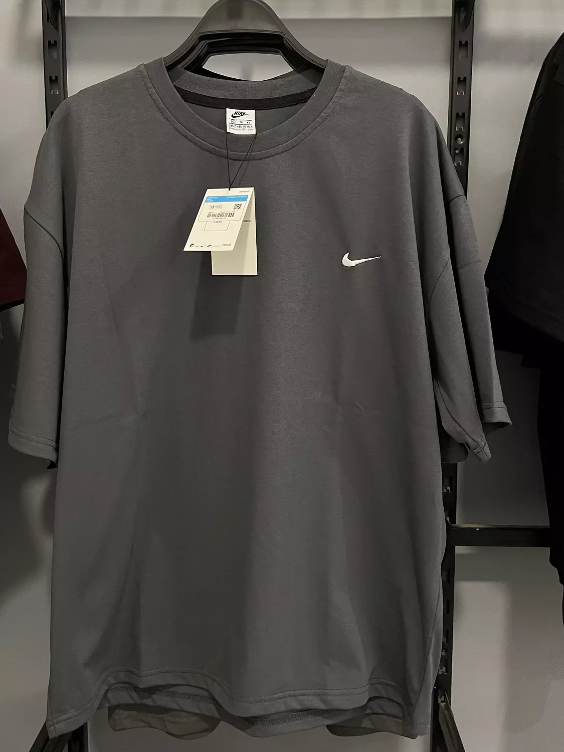 T-shirt nike oversize dark gray unsix image