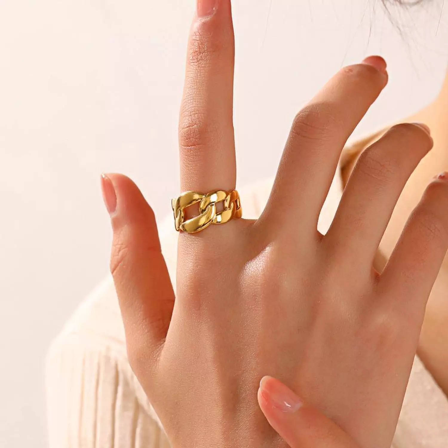 Ring R11 hover image