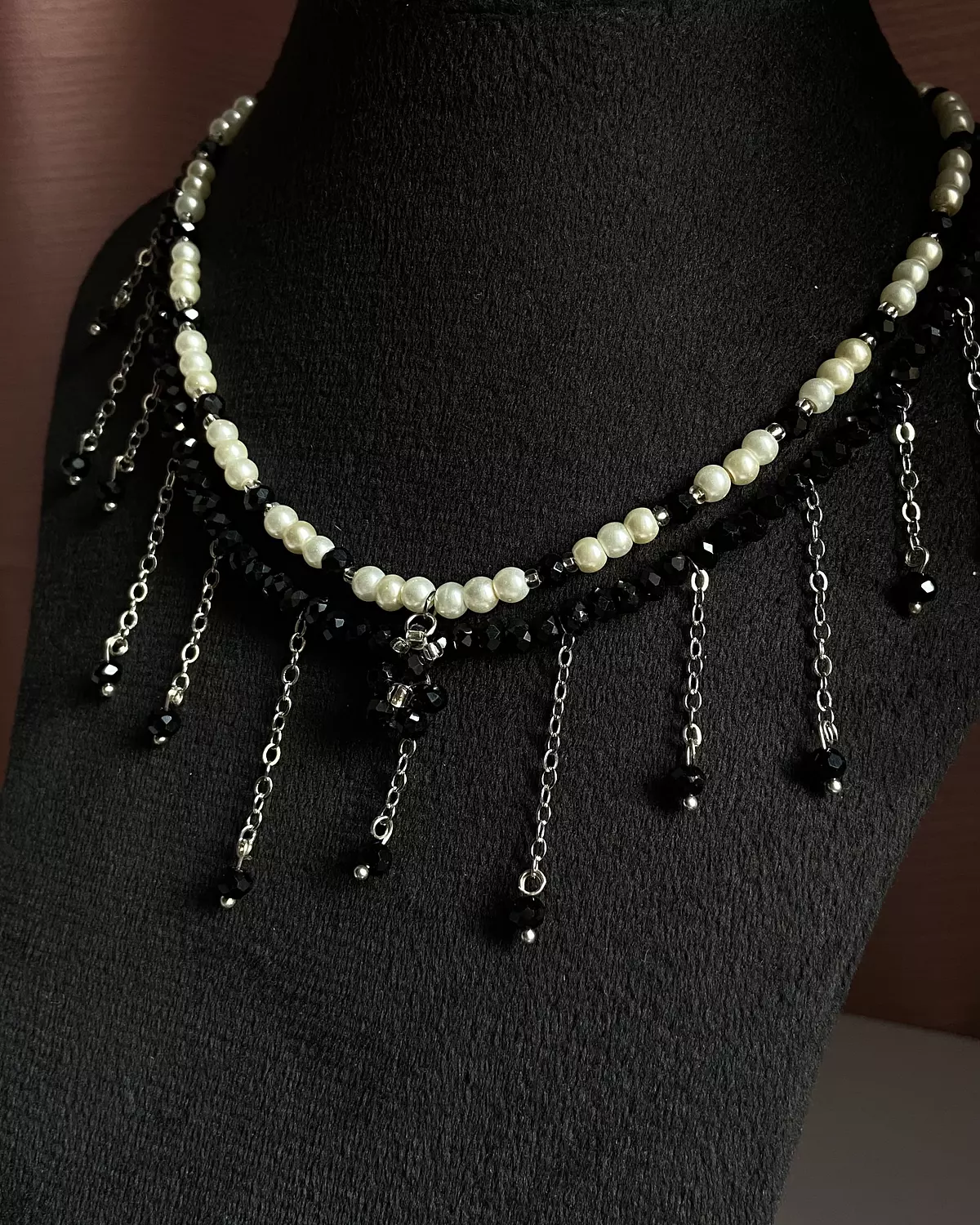 2 black necklaces , black crystal with white pearls ✨ 2