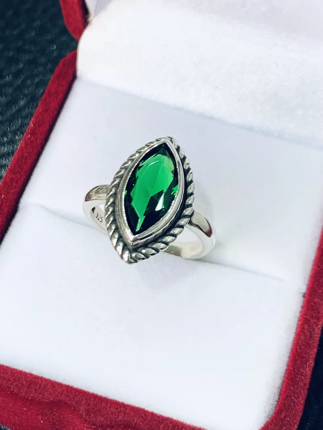 Emerald ring image