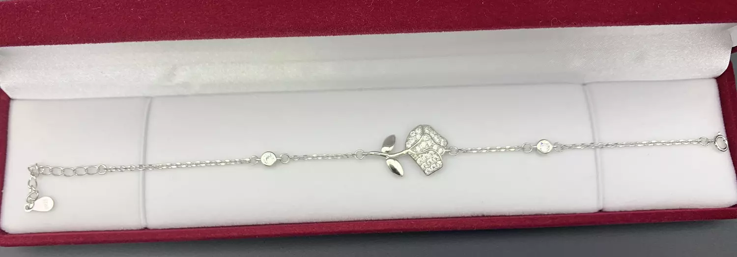 Flower bracelet hover image