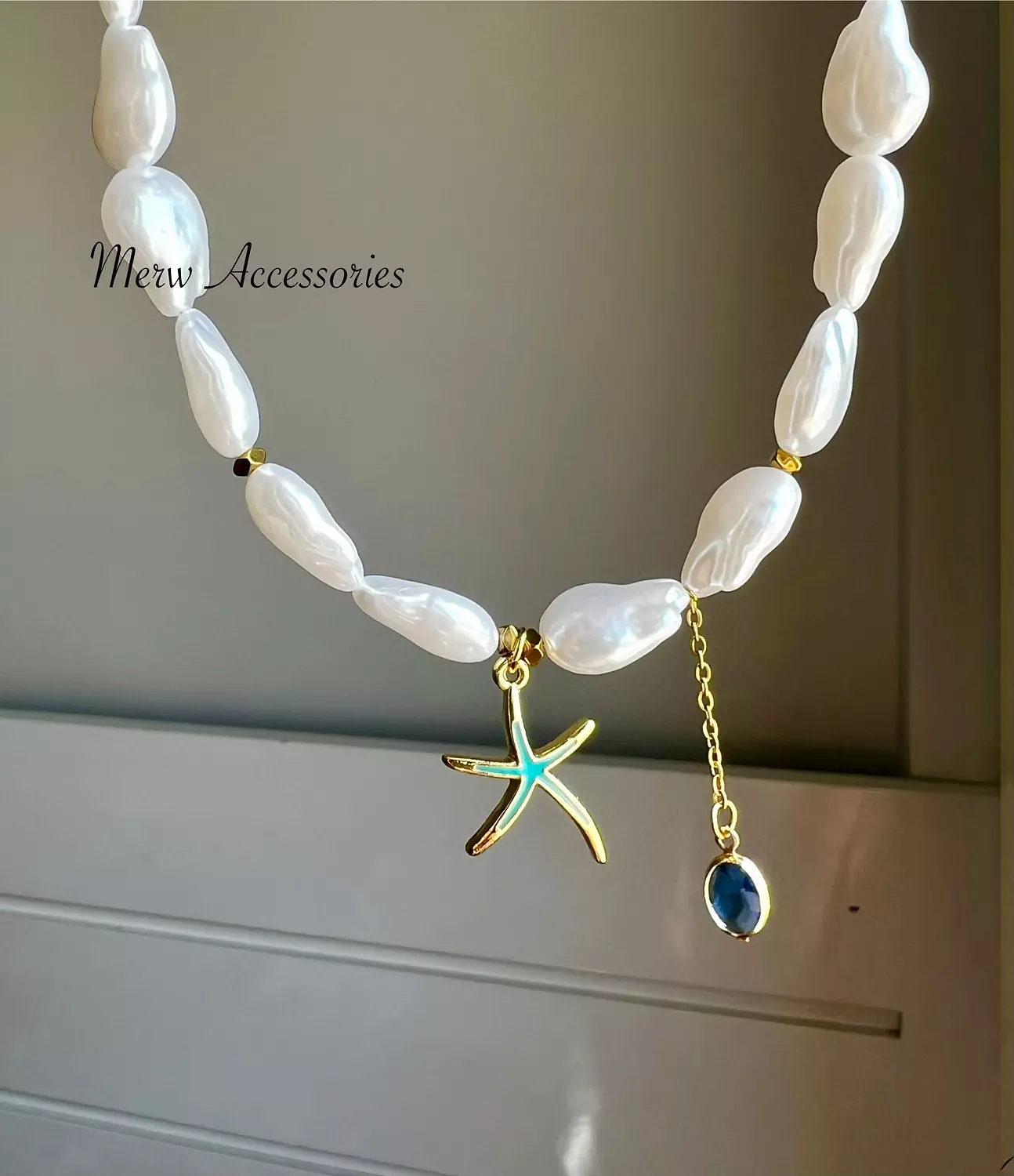 Pearl chockers ..5 5