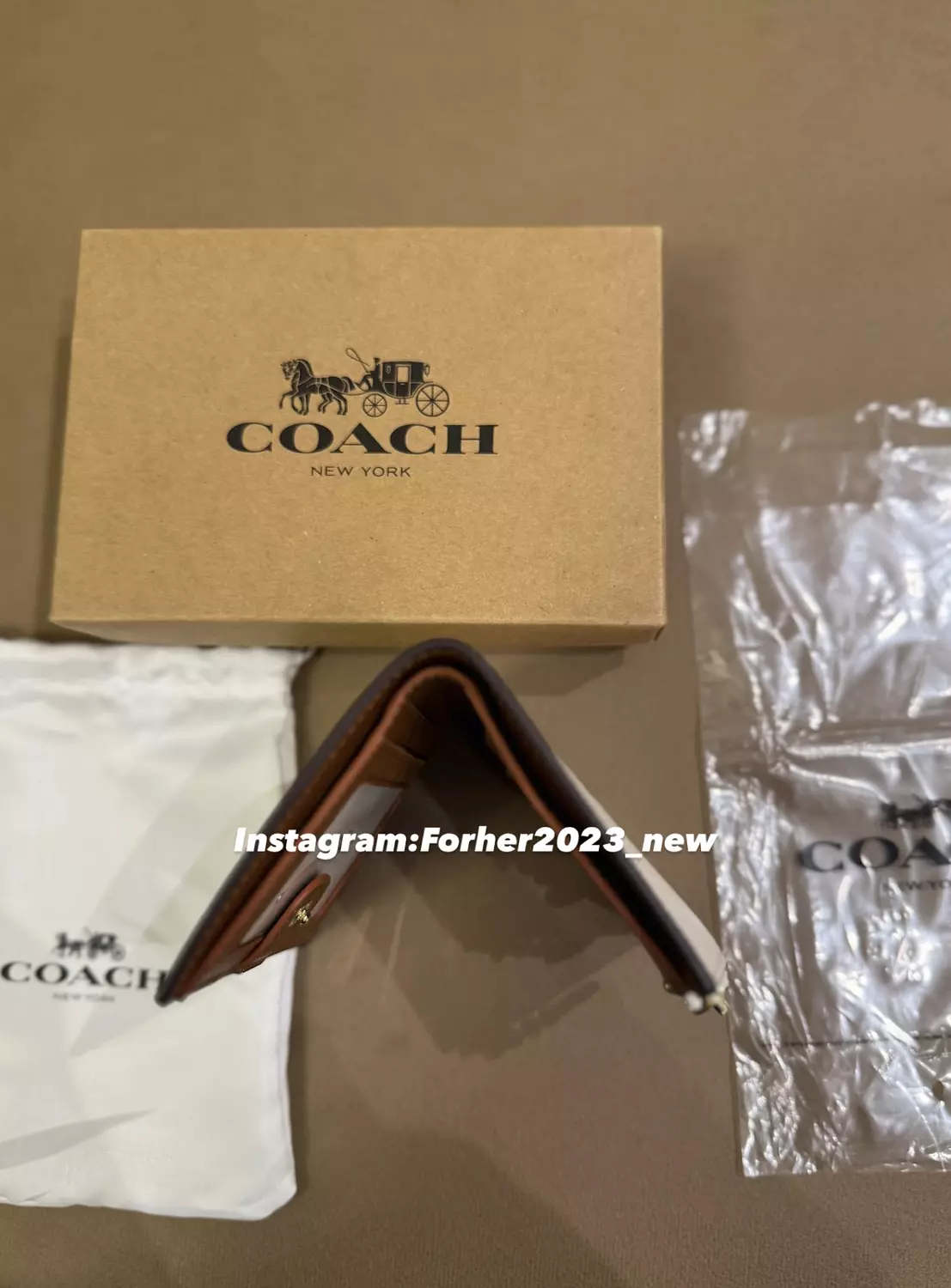 Coach bifold wallet offwhite  4