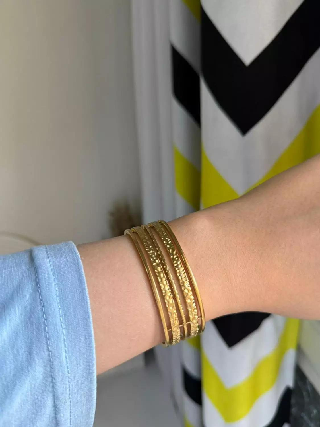 Wide plain bareclet  image